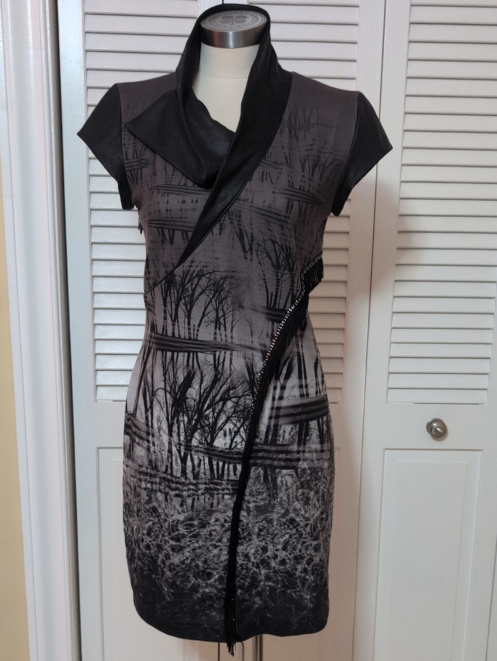 Save The Queen, Italy, Gray & Black Print Cap-Sleeve Sheath Dress, Size M